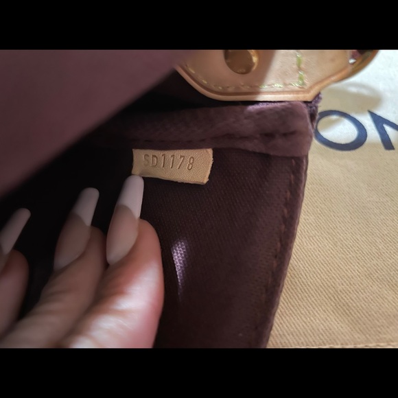 Louis Vuitton Favorite MM - Picture 8 of 15